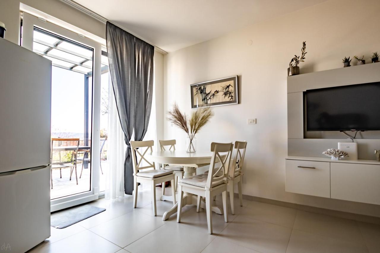 Ferienwohnung Boutique La Perla Jacuzzi Murter Exterior foto