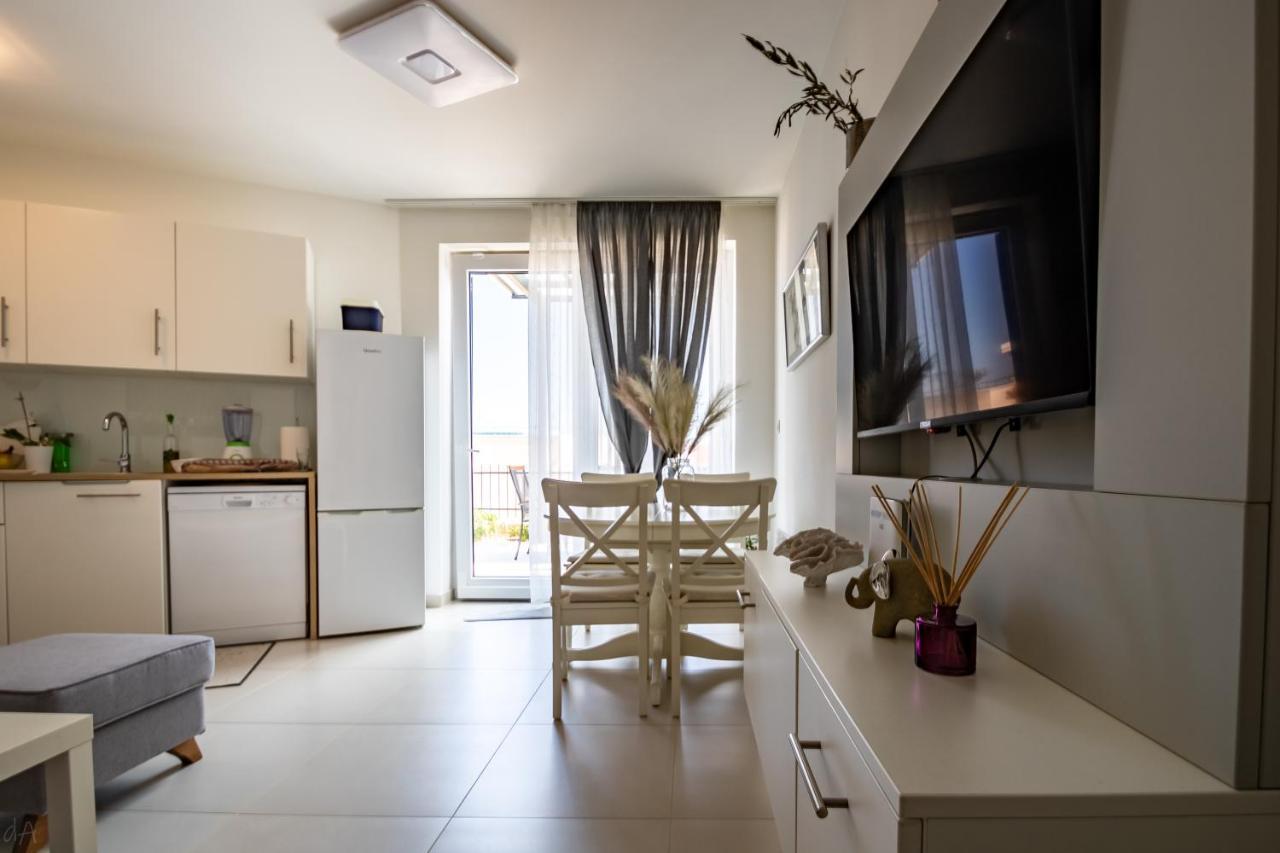 Ferienwohnung Boutique La Perla Jacuzzi Murter Exterior foto